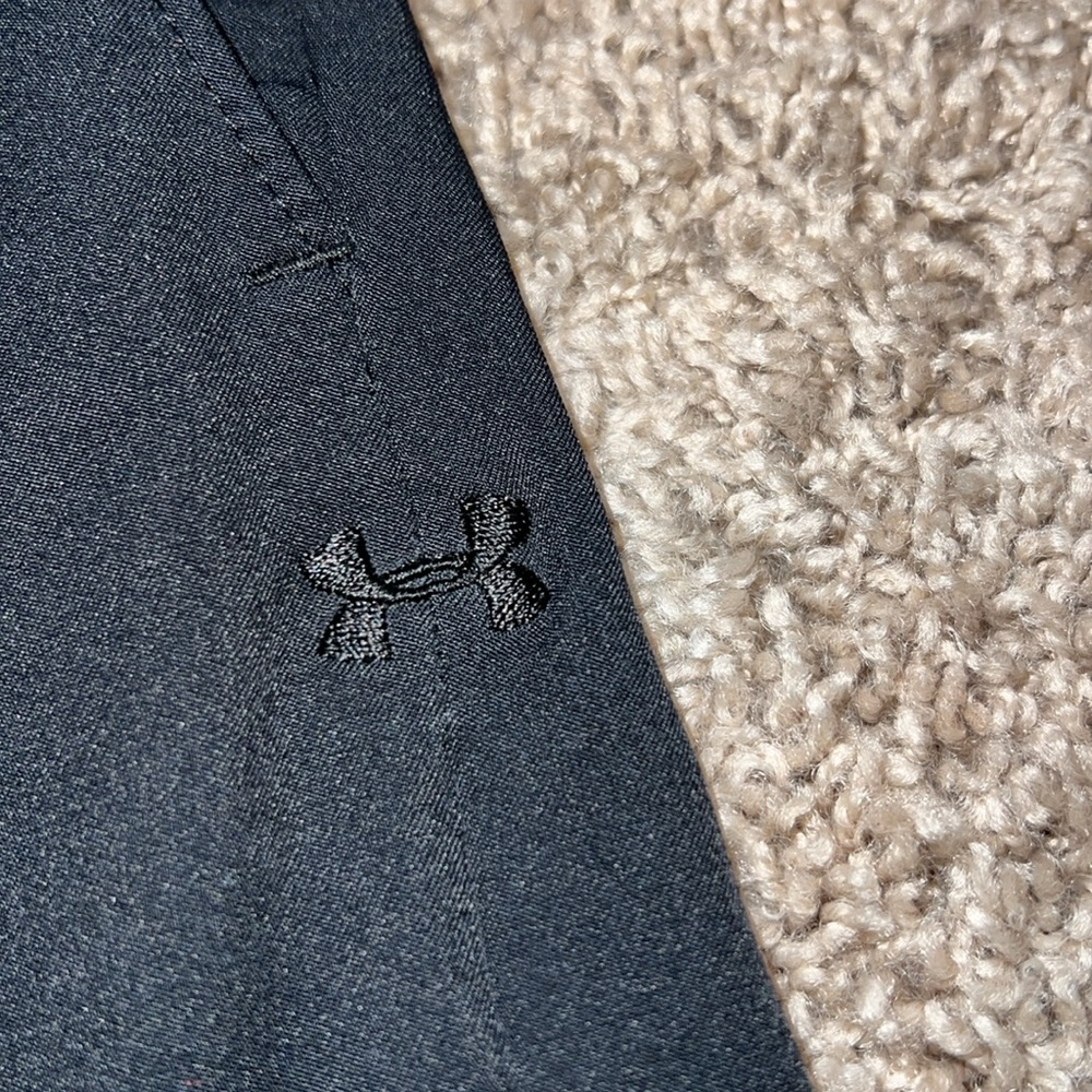 Under Armour black casual short - Picture 2 of 10